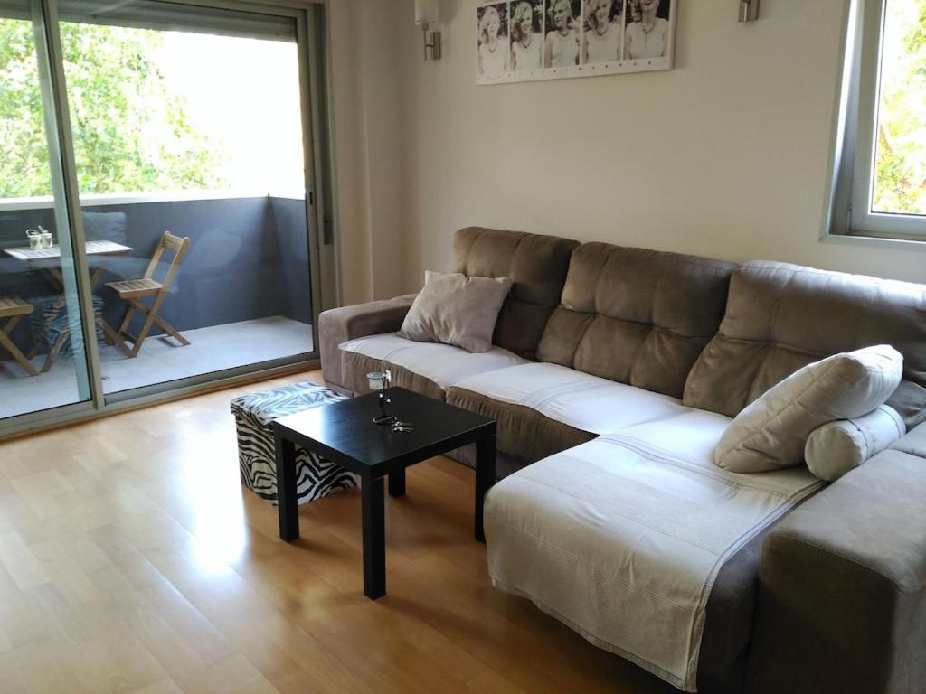 Luxury Flat, 3 Bedrooms, 2 Bathrooms And Swimming Pool Next To The Beach!! 산트 아드리아 데 베소스 외부 사진