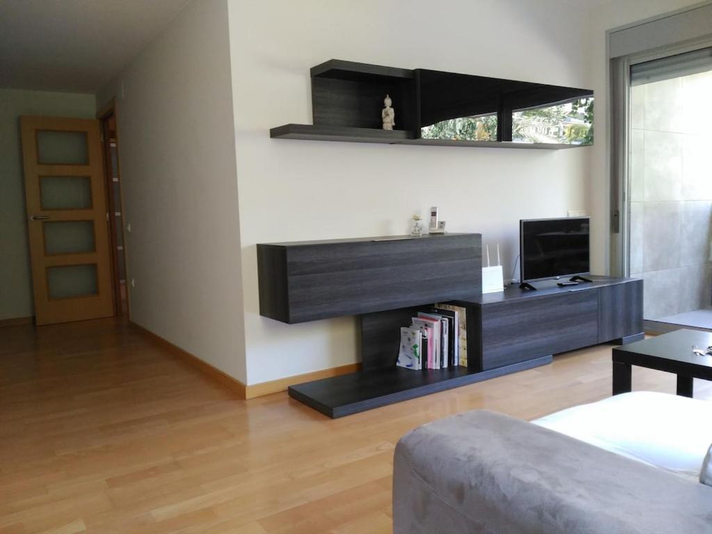 Luxury Flat, 3 Bedrooms, 2 Bathrooms And Swimming Pool Next To The Beach!! 산트 아드리아 데 베소스 외부 사진