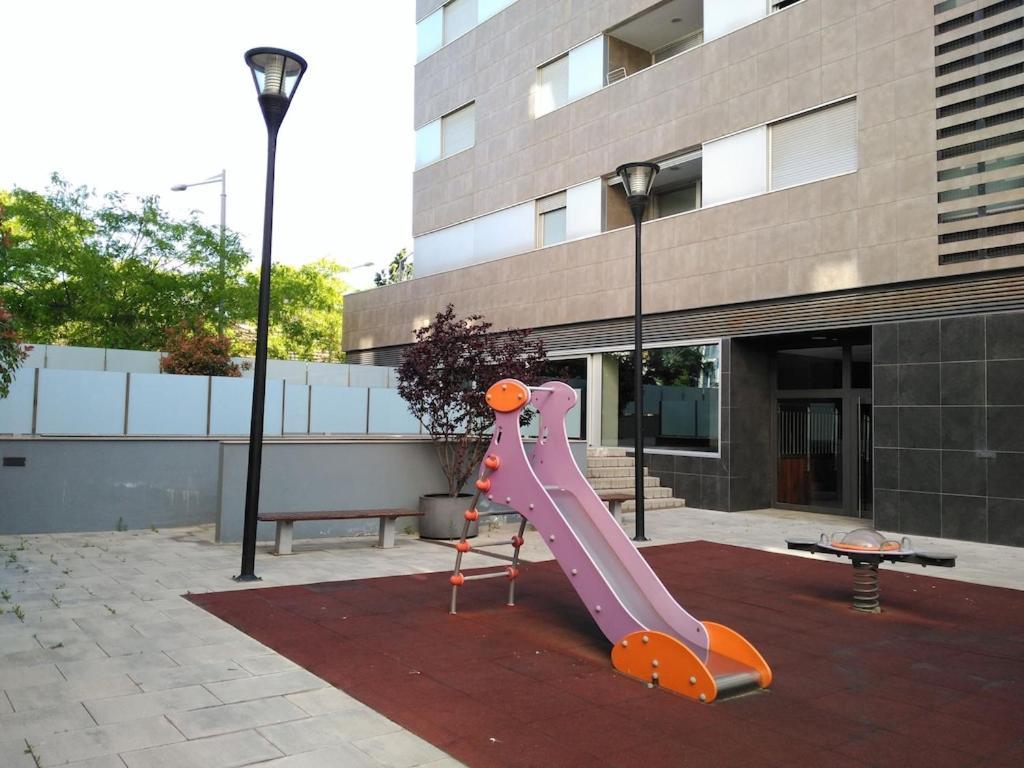 Luxury Flat, 3 Bedrooms, 2 Bathrooms And Swimming Pool Next To The Beach!! 산트 아드리아 데 베소스 외부 사진