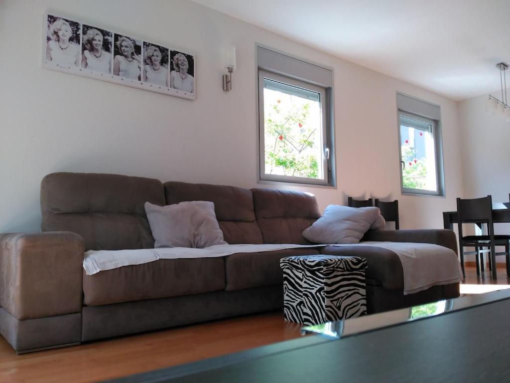 Luxury Flat, 3 Bedrooms, 2 Bathrooms And Swimming Pool Next To The Beach!! 산트 아드리아 데 베소스 외부 사진