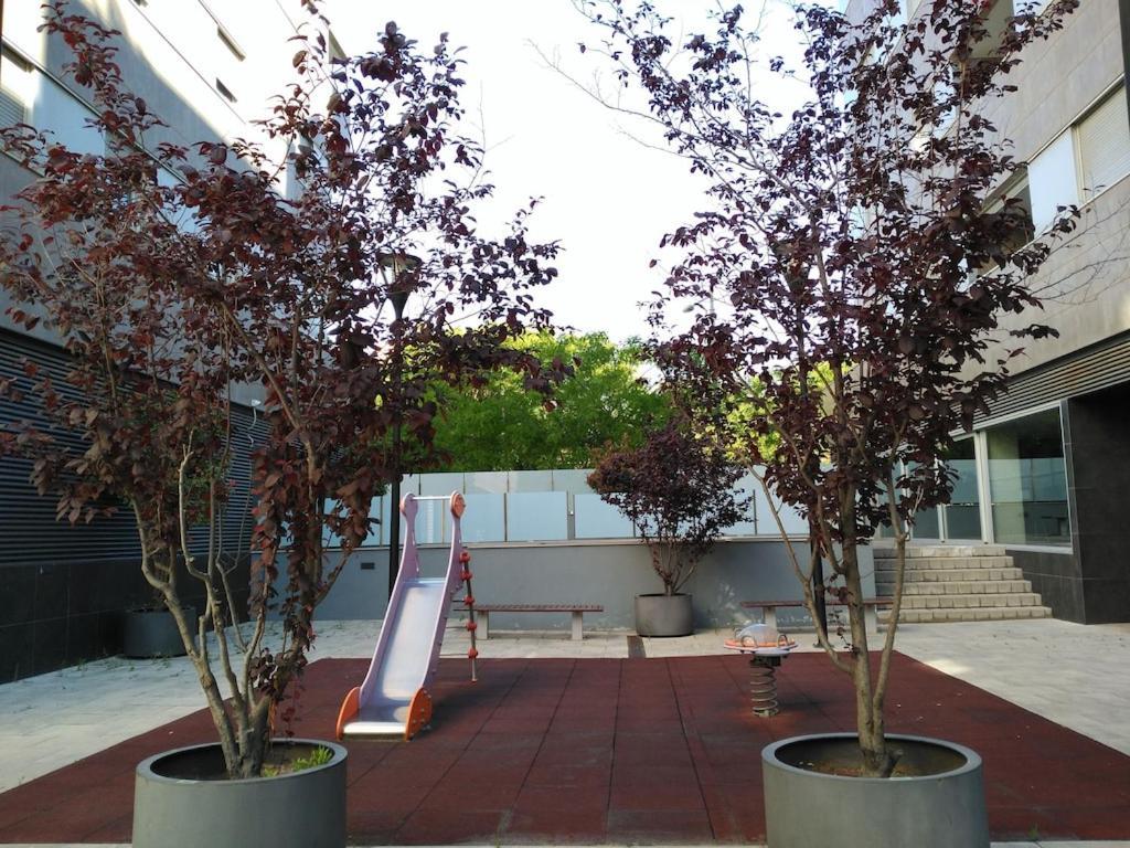 Luxury Flat, 3 Bedrooms, 2 Bathrooms And Swimming Pool Next To The Beach!! 산트 아드리아 데 베소스 외부 사진
